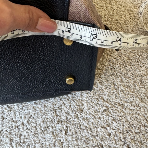 Coach large medium shoulder bag with three sections. - Picture 4 of 6